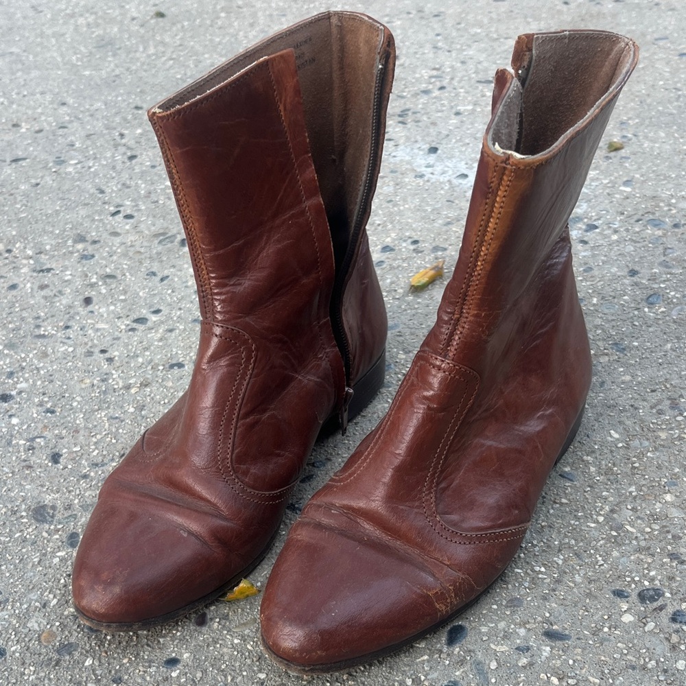 Cute brown booties authentic HANDMADE 
Sergio Vadducci